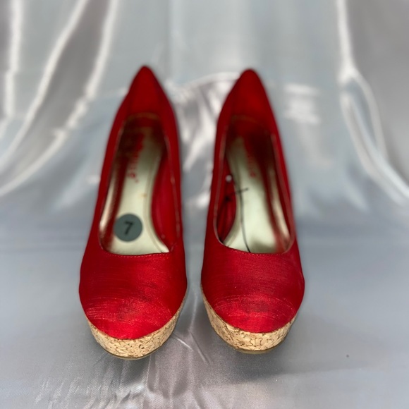 Red Platform Heels - Picture 5 of 7